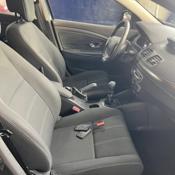 RENAULT MEGANE - Imagen 6